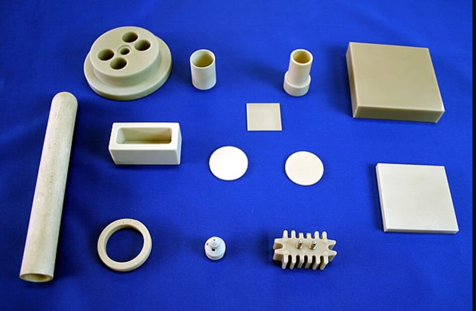 Cómo se compara la cerámica de nitruro de aluminio con otras cerámicas